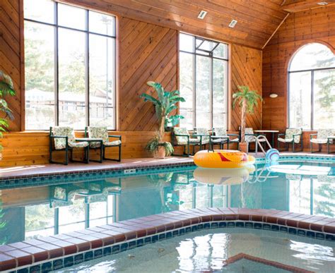 hotel with indoor pool wisconsin dells  Some of the main attractions of the indoor waterpark include two 200-foot waterslides, a massive, 1000-gallon water bucket, a wave pool with three-foot-tall waves,